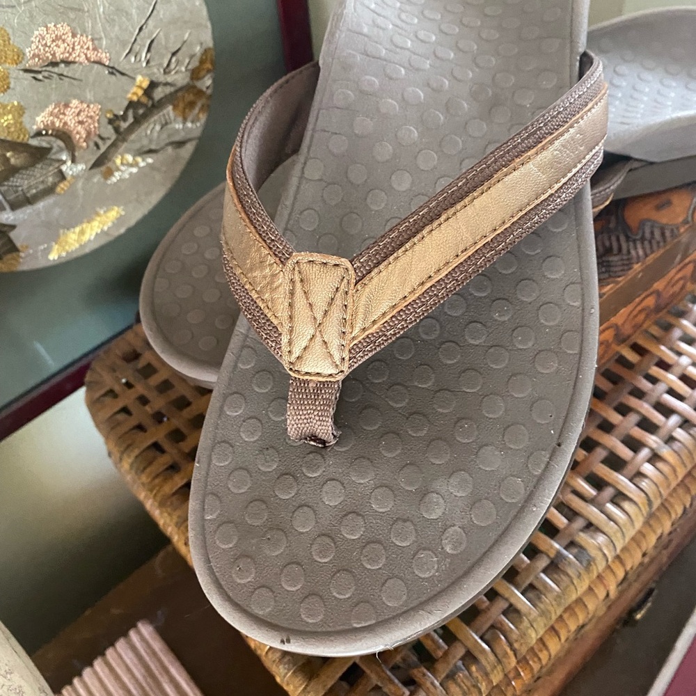 Vionic Sandals Size 10 View 2